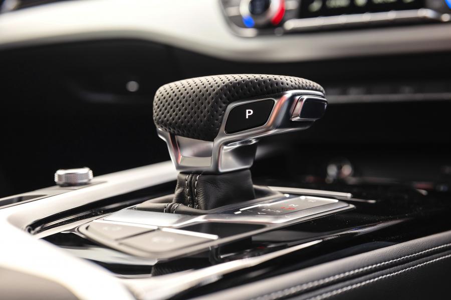 Детали интерьера Audi A4 40 TFSI S-Line (B9) 2019 года  (UK) (фото 21 из 31)